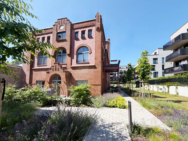 Lichtdurchflutetes Loft im historischen Werfthaus mit großer Südwest-Terrasse — photo 1